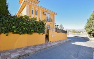 Chalet  Calle molino. Estupendo chalet en esquina, en la zubia, granada