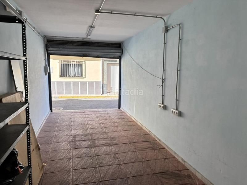 Foto f38fd65b-88ca-481c-81ec-4c54edaecbfb. Aparcament cotxe a Maracena