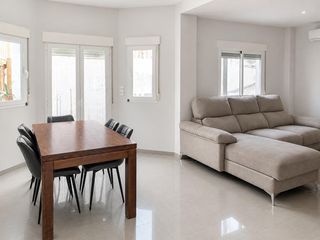 Maison  Calle el avellano (mar). Casa con patio y piscina en una zona muy tranquila de dúrcal