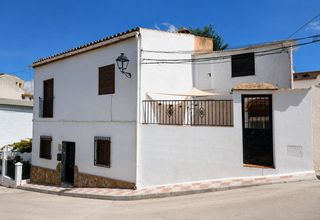 Casa  Calle palencia. A menos de 5 minutos andando del instituto ruiz carvajal en  mor