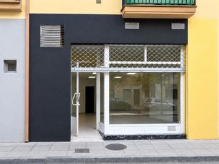 Local Comercial a Calle de Carlos Cano