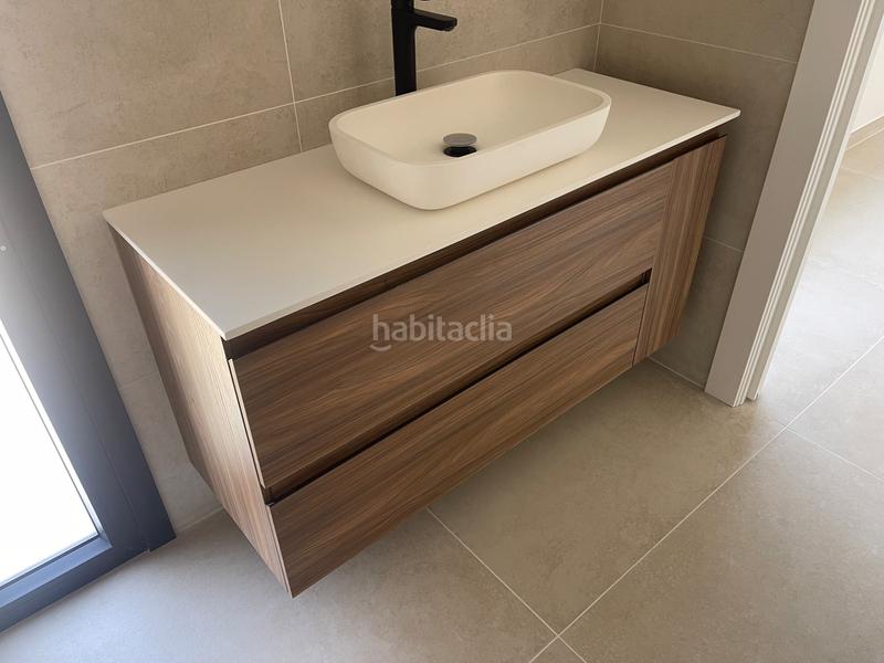 Foto b0cfe786-b3a3-4419-abb1-0785bd833b8d. Casa adossada a avenida cristóbal colón 255 a Casco Histórico Churriana de la Vega