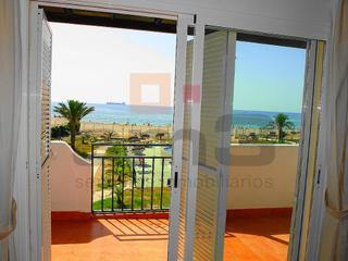 Apartament a Cala Marqués. Ático con fantásticas vistas al mar, primerísima linea de playa