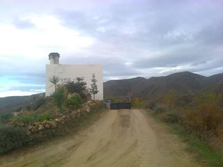 House en Del hinojo a los jerales. Finca con catorce hectareas.