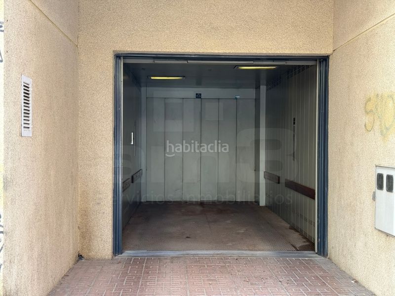 Foto 34de8ab5-e1db-495b-a436-4840507da999. Aparcament cotxe a puerto de Garrucha Garrucha