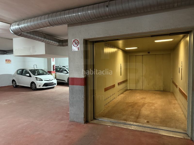 Foto a454191c-5ea0-4a5b-8a05-da295259e7a4. Aparcament cotxe a puerto de Garrucha Garrucha