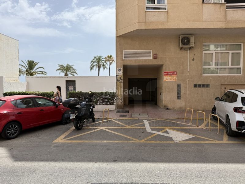 Foto c05c0ac4-a092-44f7-a298-f2b6e134c417. Aparcament cotxe a puerto de Garrucha Garrucha