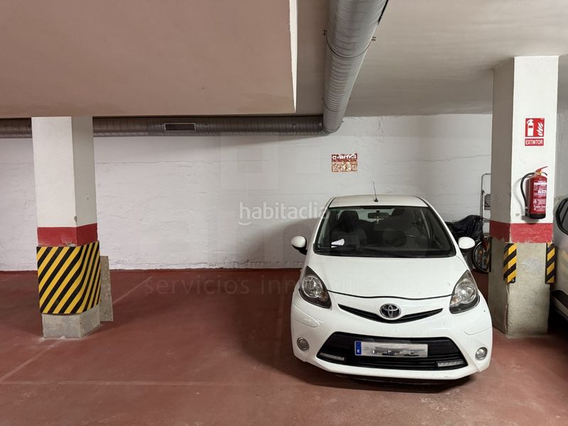 Foto dfb44da1-0519-4f2f-a699-979206237314. Aparcament cotxe a puerto de Garrucha Garrucha