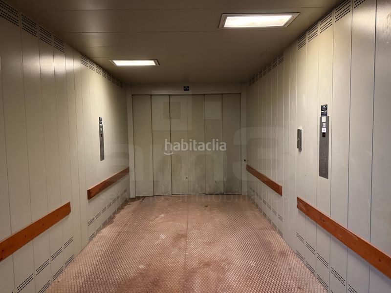 Foto e17ff2af-bdfa-4665-8117-d96ad73ad528. Aparcament cotxe a puerto de Garrucha Garrucha