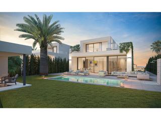 Casa a Golf Valle Este. Villa de tres dormitorios en campo de golf