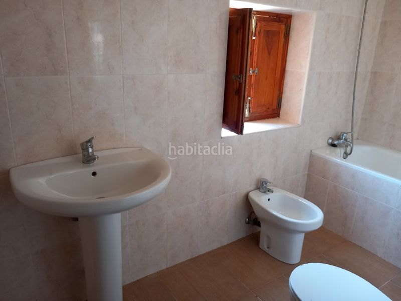 Foto fa137289-a334-4a07-9900-b6ae95a60189. Masia a Lubrín