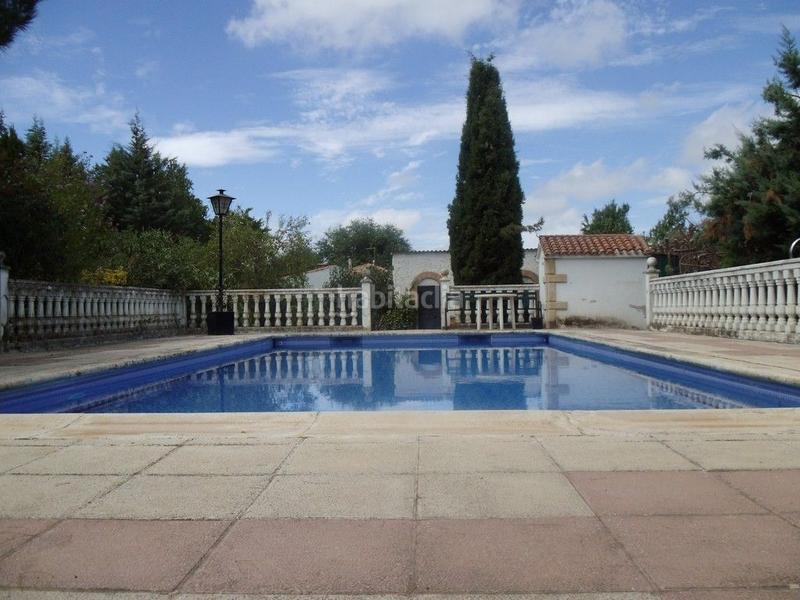 Foto e99d996d-d8ad-4289-ba49-904ce3c44878. Masía en plaza lo imposible casa con parcela a 10 km de úbeda. en Torreperogil