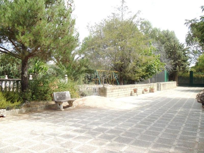 Foto fa0e4fdf-59ba-41b0-b2f9-46ebcc6a907f. Masía en plaza lo imposible casa con parcela a 10 km de úbeda. en Torreperogil