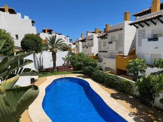 Piccolo appartamento in Golf Valle Este. Apartamento de dos dormitorios en vera playa