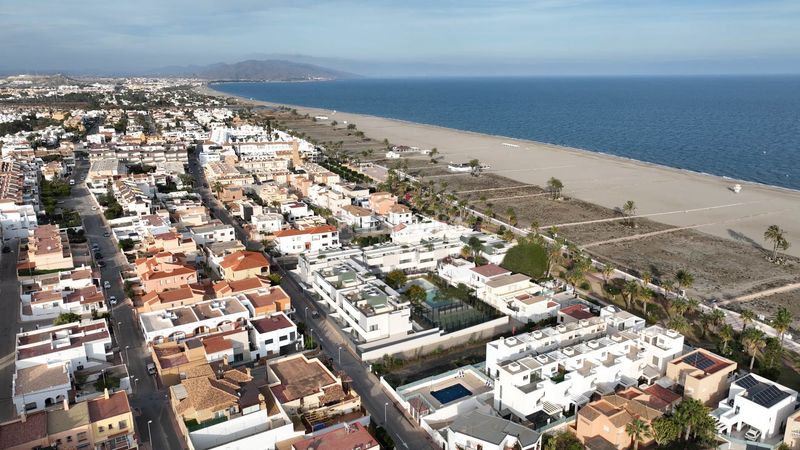 Foto 9caf5155-0f2b-4d5b-8a9a-bcd1c838c76f. Pis 99m<sup>2</sup> amb aparcament piscina a Las Marinas - Pueblo Laguna Vera