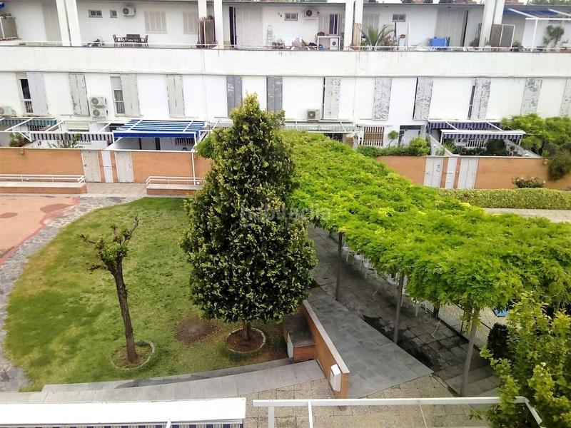 Foto 44a74dc8-3107-4d79-a9a2-a767c017b347. Alquiler apartamento  con terraza en urbanización con piscina junto estación de autobuses en Granada