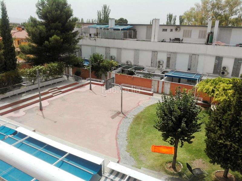 Foto 9ad54bb2-2f25-4041-ae2a-9201f5ff235f. Alquiler apartamento  con terraza en urbanización con piscina junto estación de autobuses en Granada