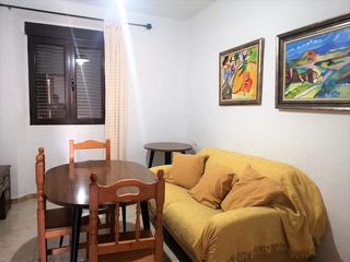 Rent Flat in San Ildefonso. Piso en alquiler zona ancha de capuchinos