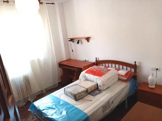 Piso en Calle alhamar 11. Vivienda exterior en calle alhamar con 4 dormitorios, 2 baos y