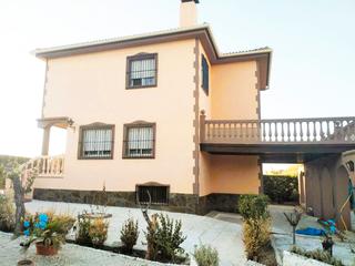 Chalet en Calle generalife 64d. Chalet en otura con parcela de 1.000m²  piscina, arboles frutale