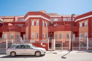 Casa adossada a Calle río monachil 14. Adosada a estrenar con excelentes calidades en cullar vega
