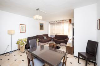 Piso en Calle pedro antonio de alarcn 45. Amplio piso junto plaza menorca con 148m exterior y bien distri