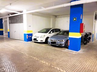 Car parking in Camino de Ronda 101