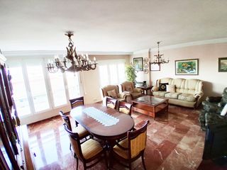 Rent Flat in Arabial 74. Amplio piso junto colegio regina mundi, en 5º planta soleado y a