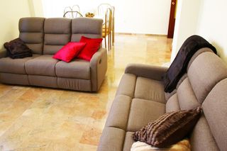 Rent Flat in Calle marqués de mondéjar 19. Amplio piso junto calle alhamar disponible para el curso 26/27