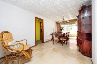 Appartamento in Calle méndez núñez 9. Amplio piso en plaza einstein con garaje y trastero  opcional