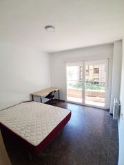 Rent Flat in Calle trajano 5. Habitaciones en calle trajano para estudiantes, muebles a estren