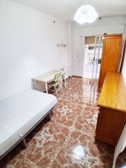 Affitto Appartamento in Calle rivadavia 7. Junto calle recogidas con 4 dormt. y calefacción central