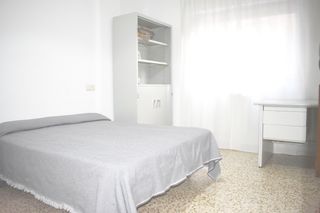 Rent Flat in Calle josé recuerda 3. Disponible curso 26/27. piso en camino de ronda, muy próximo al