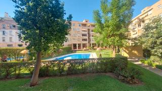 Etagenwohnung en Calle de demstenes 9. Perfecta para vivir o invertir: 3 dormitorios, garaje, trastero