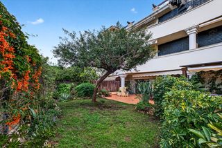 Planta baixa  Calle sillares. Refugio costero con gran jardín privado y terraza a un paso del