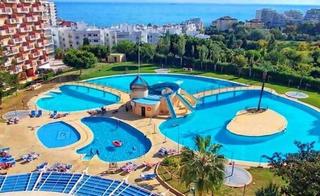 Loft à Parque de la Paloma. Se vende local de 249 m para hacer cambio de uso