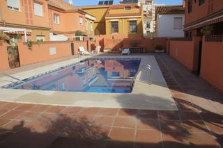 Semi detached house in Puerto Deportivo. Se vende casa adosada en el centro a tan solo 150 metros de la p