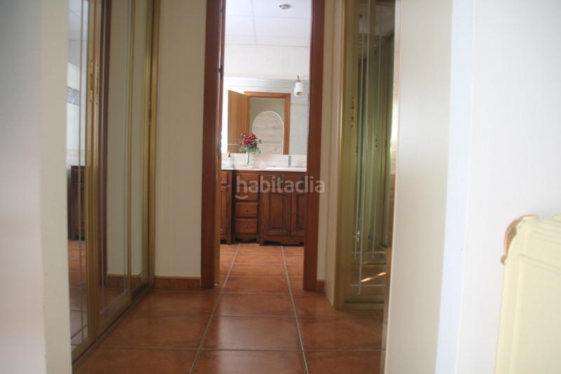 Foto 50ed6d2c-a4ee-4c0b-bab9-f5c35b85ce41. Maison jumelée avec piscine dans Puerto Deportivo Fuengirola