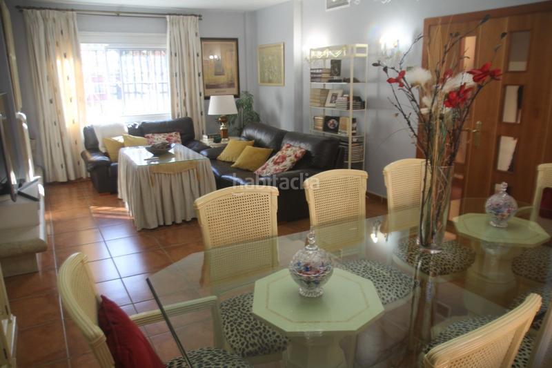 Foto 5c18f1f1-c686-462b-a5fe-66f6b4221658. Maison jumelée avec piscine dans Puerto Deportivo Fuengirola