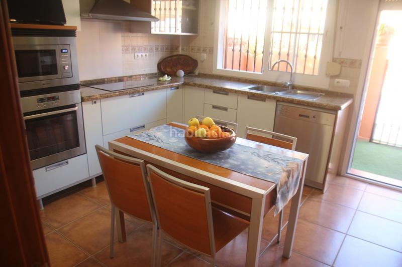 Foto a1d790b0-0ccc-48f1-b5b8-7b0f28783e38. Maison jumelée avec piscine dans Puerto Deportivo Fuengirola