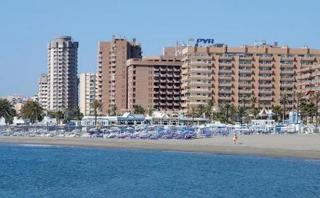 Parking coche en Puerto Deportivo. Se vende plaza de garaje en el hotel el pyr en fuengirola