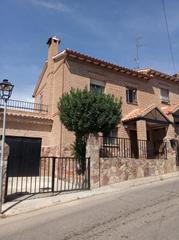 Casa adossada a Nombela