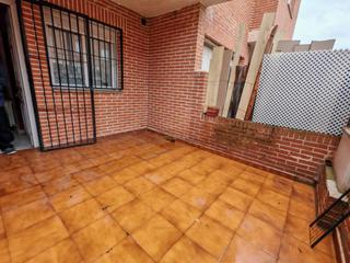 Maison jumelée à Chozas de Canales. Chalet adosado en venta en chozas de canales