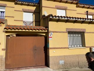 Casa adossada a San Román de los Montes