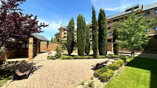 Miete Zweistöckige Wohnung in Golf-El Carralero. Bhome presenta magnifica oportunidad