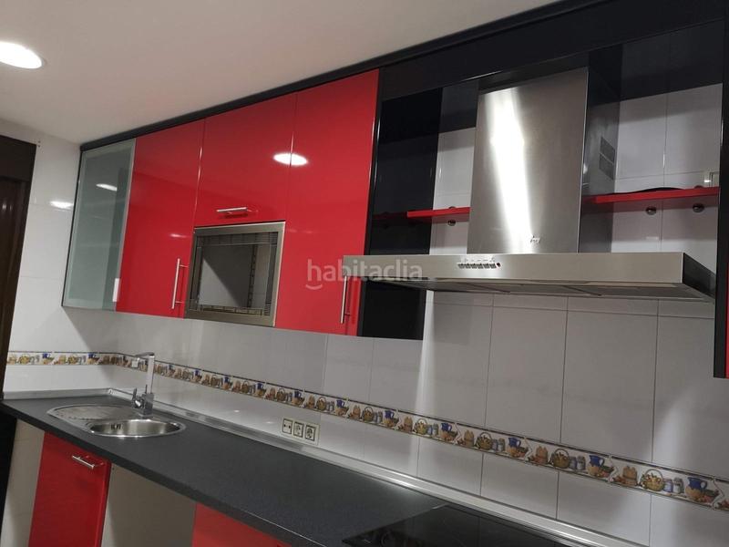 Foto cbed7bc8-e9a5-4402-95b7-b486d2d0a58f. Reihenhaus mit parking in Recas