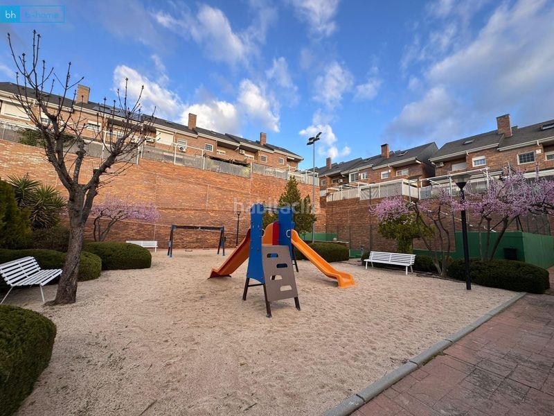 Foto de833686-a550-4fc0-ba9b-b8cbc7dc9317. Casa adossada amb aparcament a Centro Villanueva del Pardillo