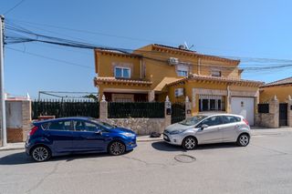 Xalet a Casarrubios del Monte. Casa o chalet independiente en venta en eras altas