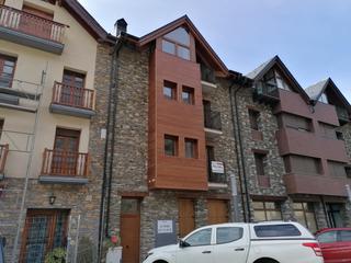 Pis a Plaa de l'areny 12. Apartamento de tres habitaciones en esterri d'neu