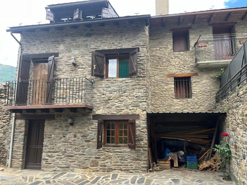 Foto 087f0d0d-dfb0-4c0d-a182-3faa5eda7cb2. Masía en carrer sellerte-isavarre 4 casa a dos vientos en el centro de isavarre en Alt Àneu